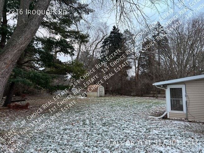 Building Photo - 2216 Iroquois Rd