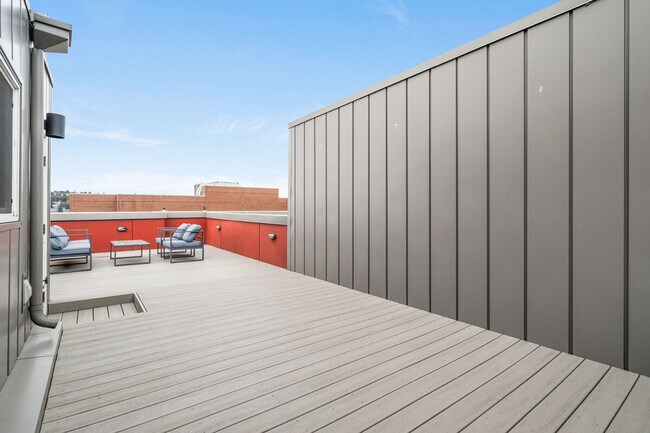 Building Photo - 2319 Franklin Ave E