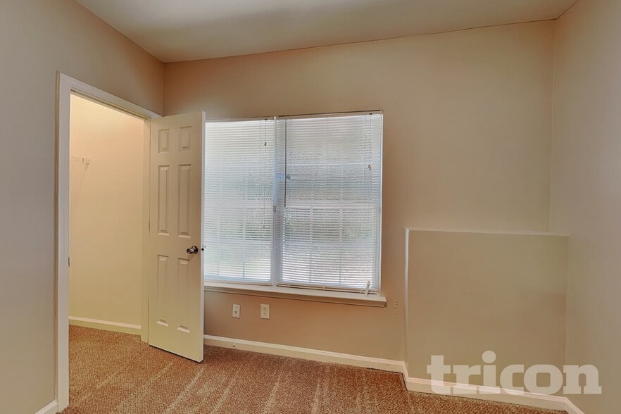 Building Photo - 5743 Village Loop