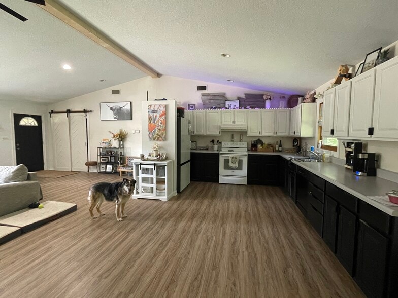 Building Photo - 13565 140th Ave