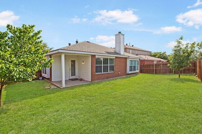 Building Photo - 2309 Mallard Dr