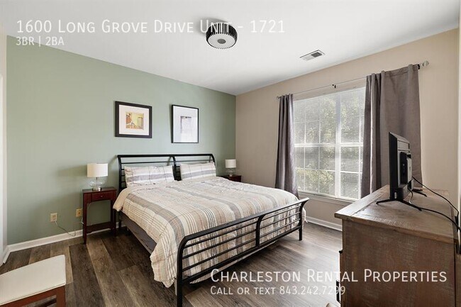 Building Photo - 1600 Long Grove Dr