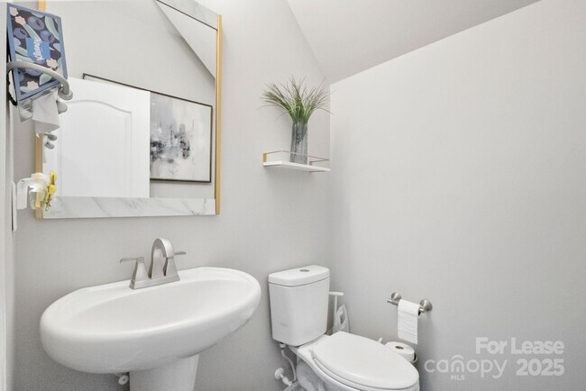 Building Photo - 188 Sweet Briar Dr