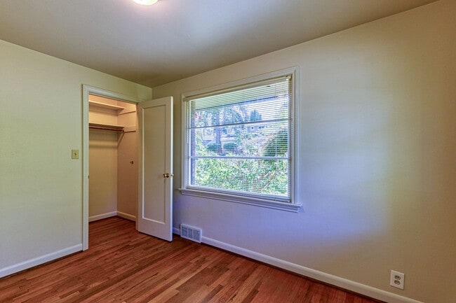 Building Photo - Laurelhurst Home