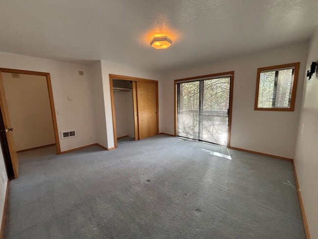 Building Photo - Stunning 3 Bed/ 2.5-Bath Home on the River...