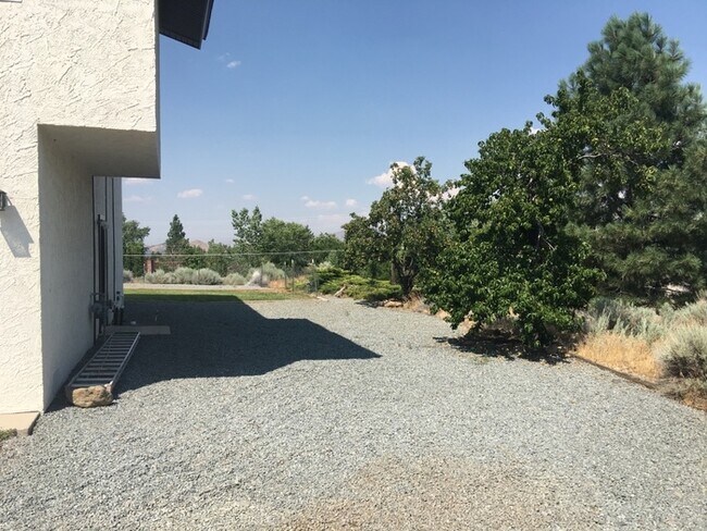 Building Photo - Reno Foothills - 1 Acre Lot Home