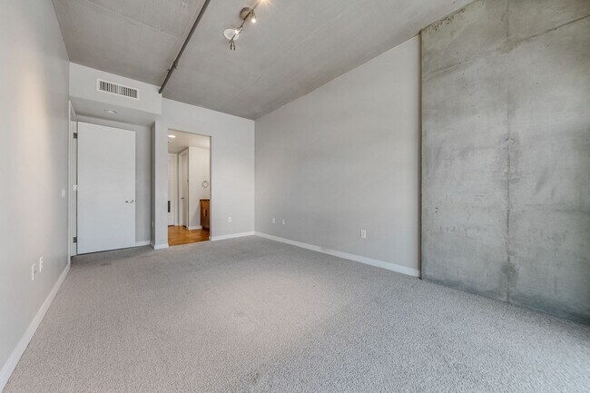 Building Photo - 353 E Bonneville Ave