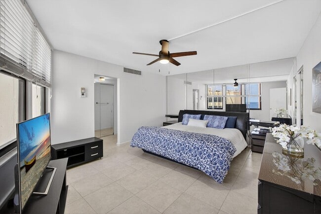 Building Photo - 2800 N Ocean Dr