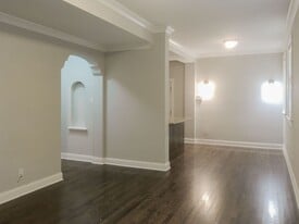 Building Photo - 4836 N Paulina St