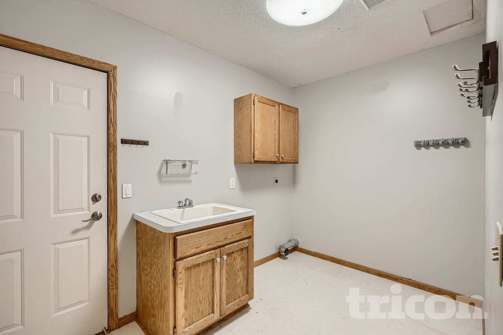 Building Photo - 5077 Credit River Dr