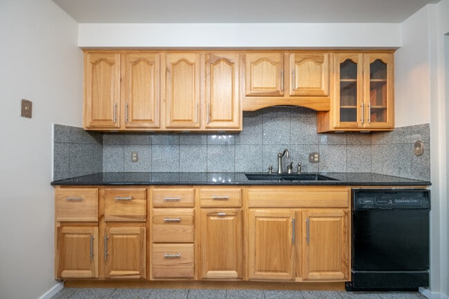 Building Photo - Home in Far North Peoria