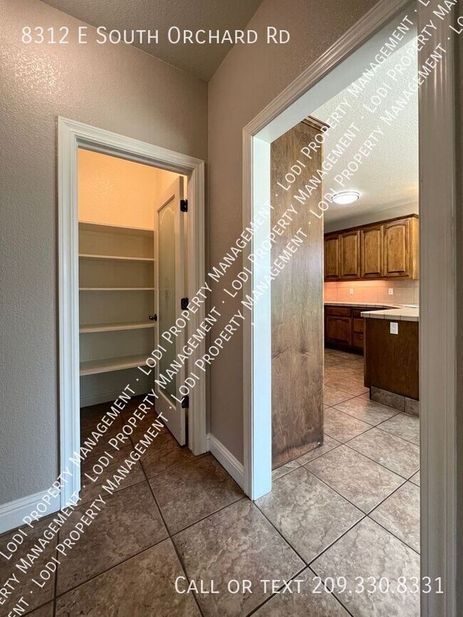 Building Photo - 8312 E Orchard Rd