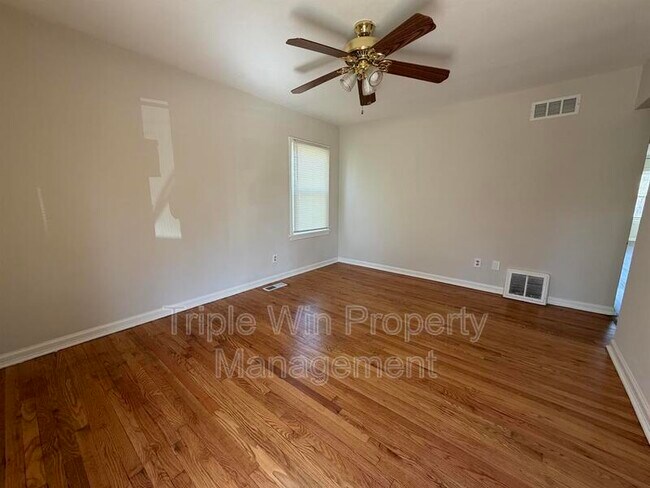 Building Photo - 8015 Aline Ave