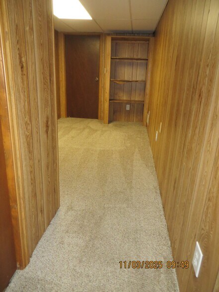 Building Photo - 921 W 8th St