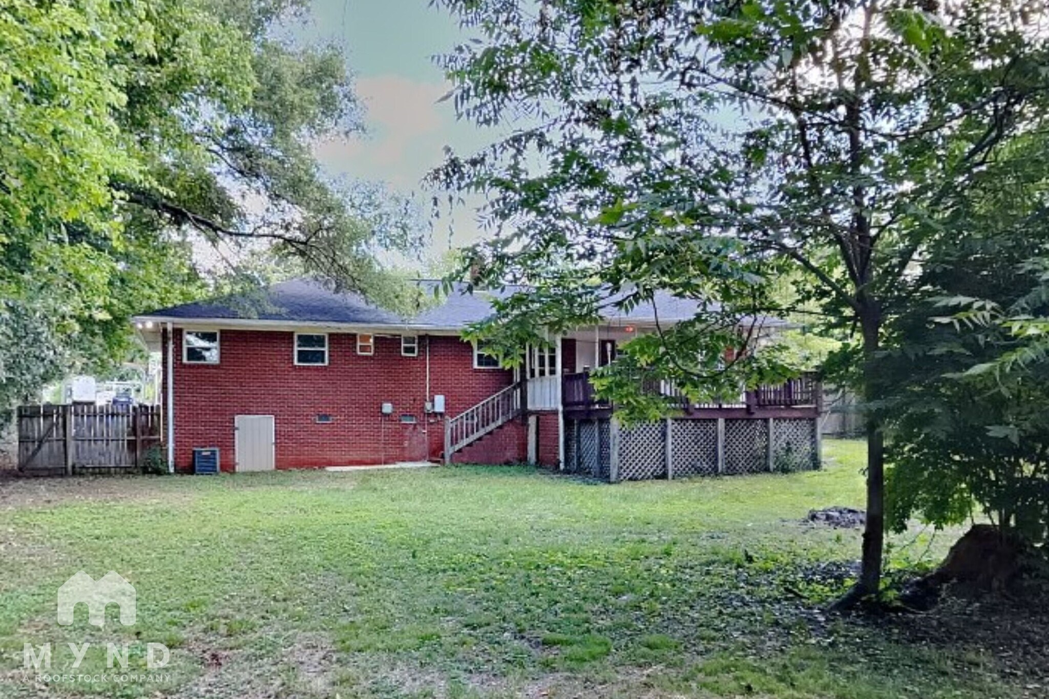 Building Photo - 5201 Pinebrook Dr