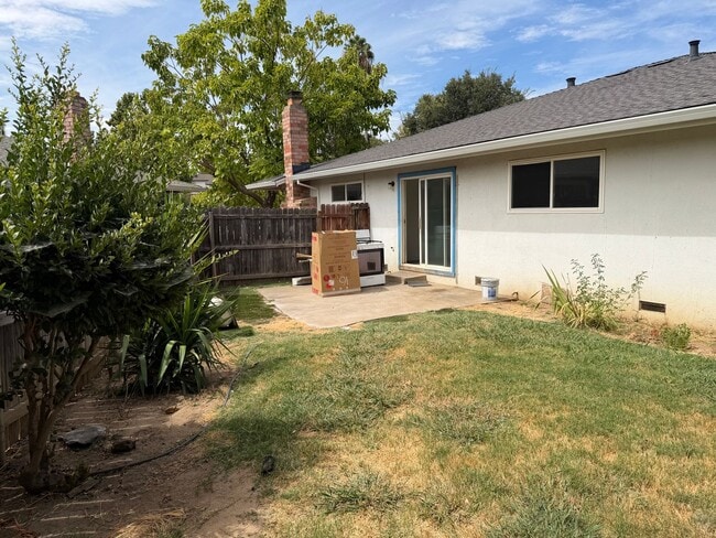 Building Photo - 2635 Moderna Ct