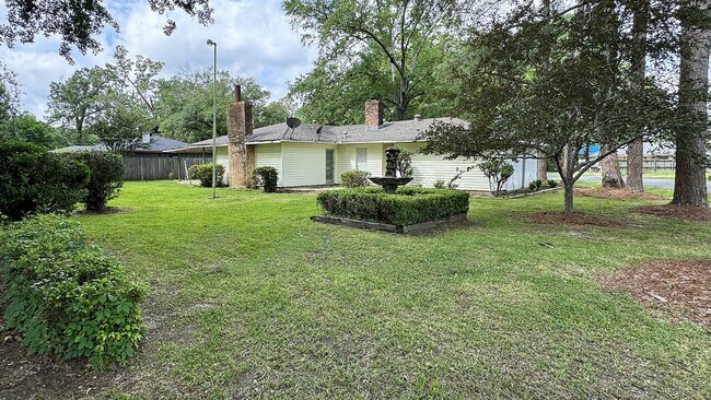 Building Photo - 204 Bastrop Drive