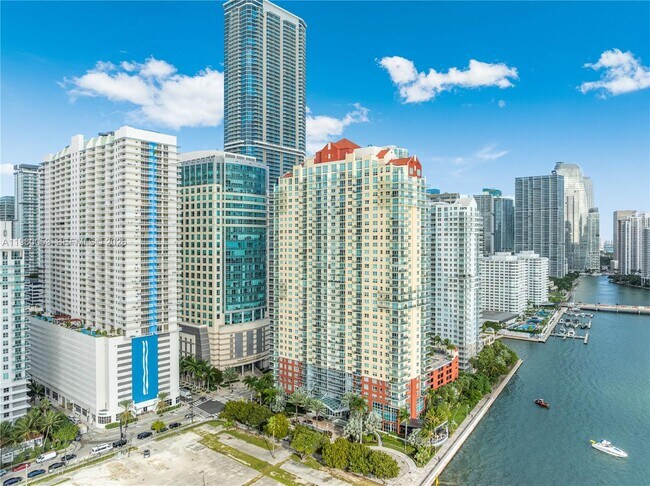 Building Photo - 1200 Brickell Bay Dr