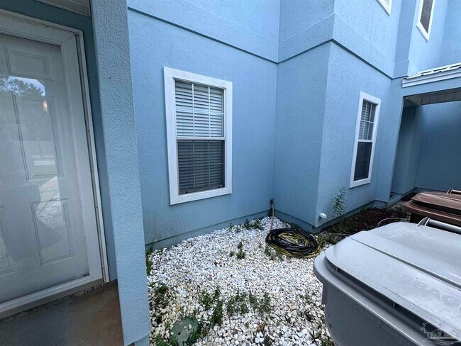 Building Photo - 2703 Bay Club Dr
