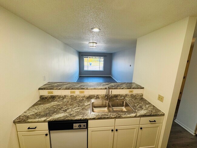 Building Photo - 395