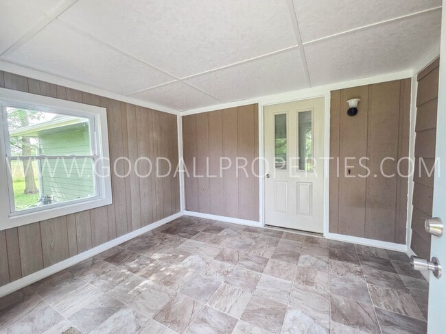 Building Photo - 32357 Homestead Cir