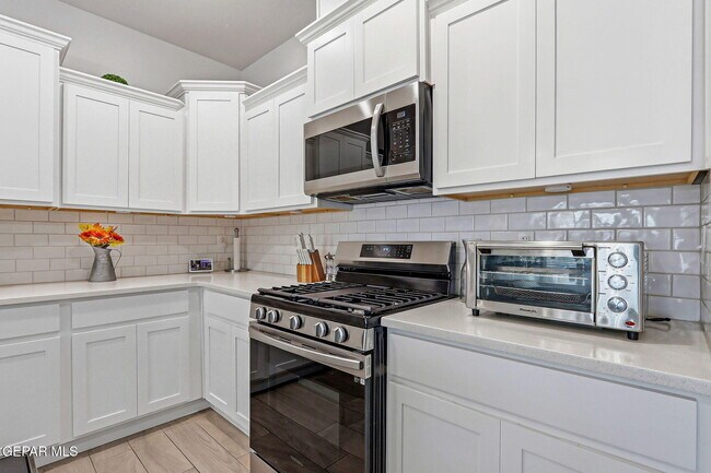 Building Photo - 6556 Ta Suil Pl