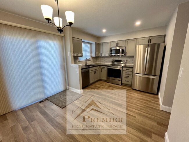Building Photo - 7905 Lexington Park Dr