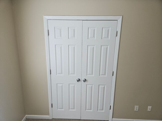 Building Photo - Darling 3br/2ba RANCH!! Avail Now! Near downtown Ral and I-40!!