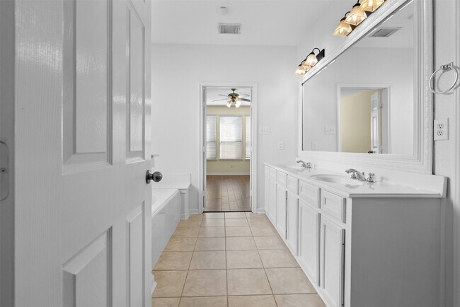 Building Photo - 6007 Marble Hollow Ln