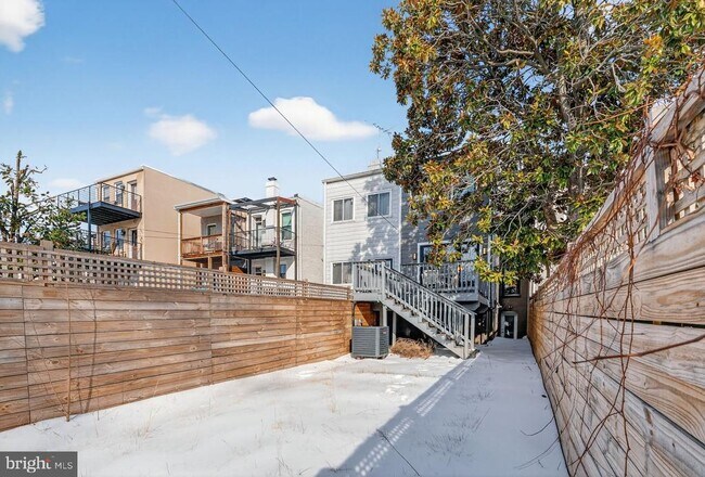 Building Photo - 32 Adams St NW