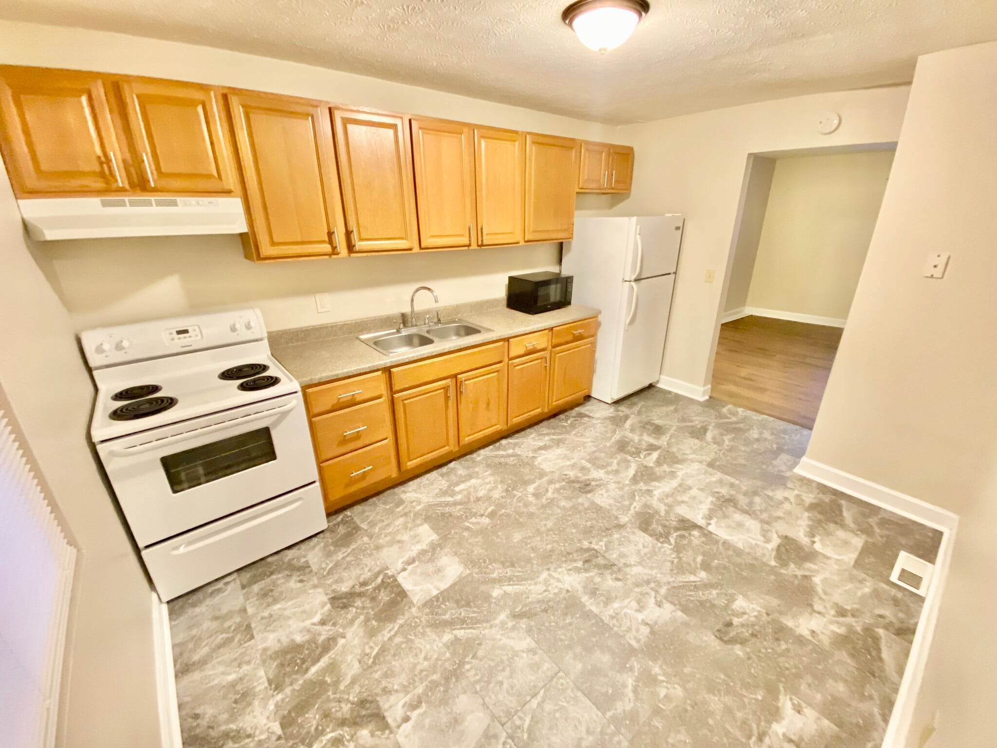 Building Photo - 116 Main St