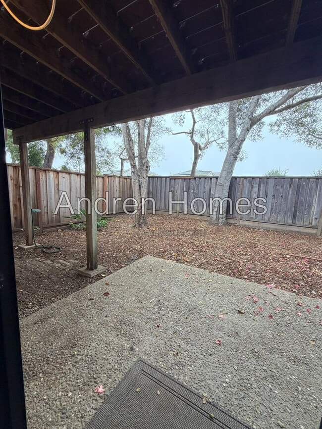 Building Photo - 150 Sea Ridge Ct