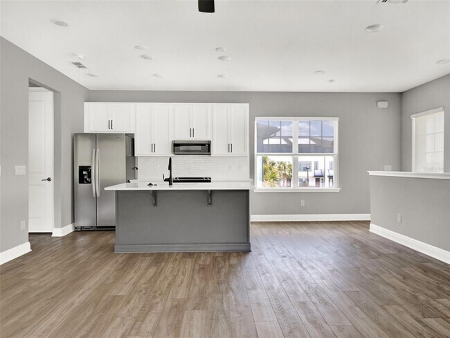 Building Photo - 13782 Grignard Aly