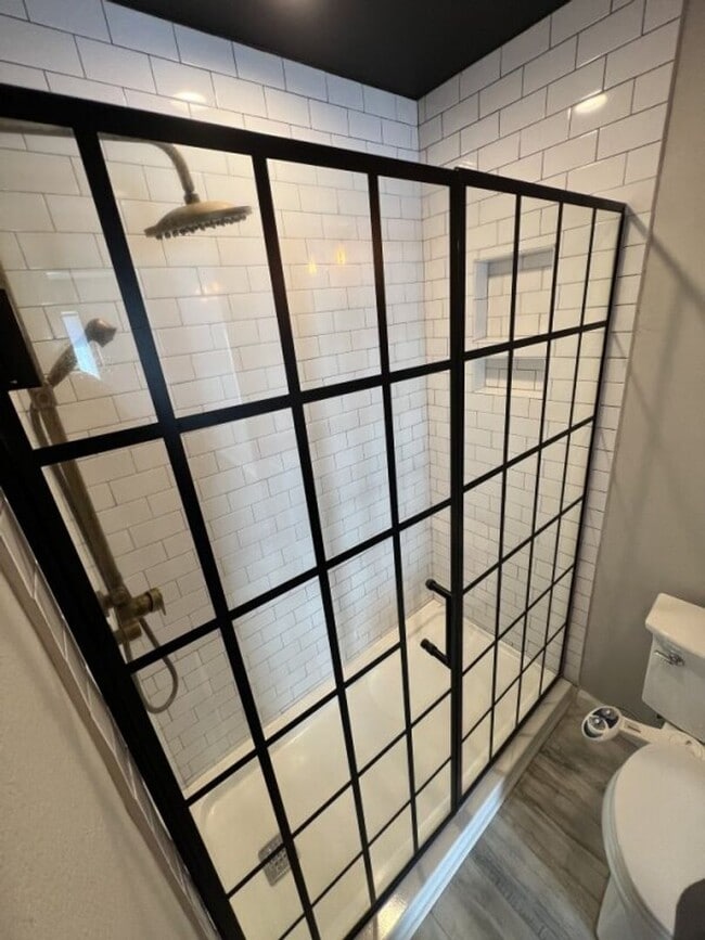 Building Photo - Beautifully Updated 3 Bedroom / 2 Bathroom Home – Available Now!