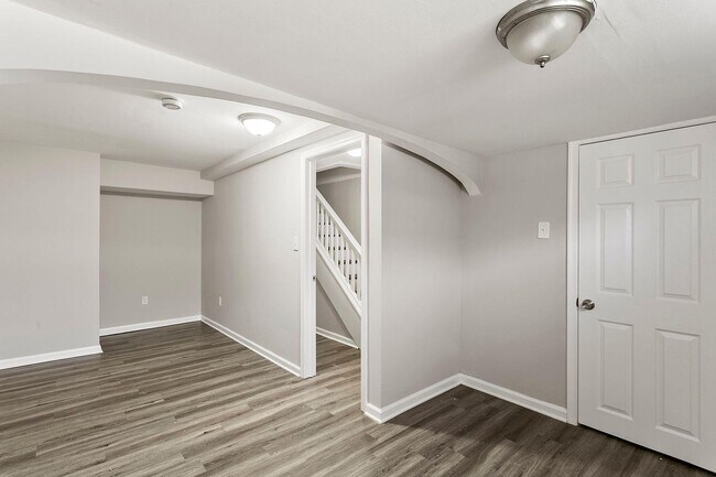Building Photo - 2843 Pelham Ave