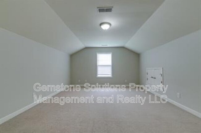 Building Photo - 6017 Chickadee Cir