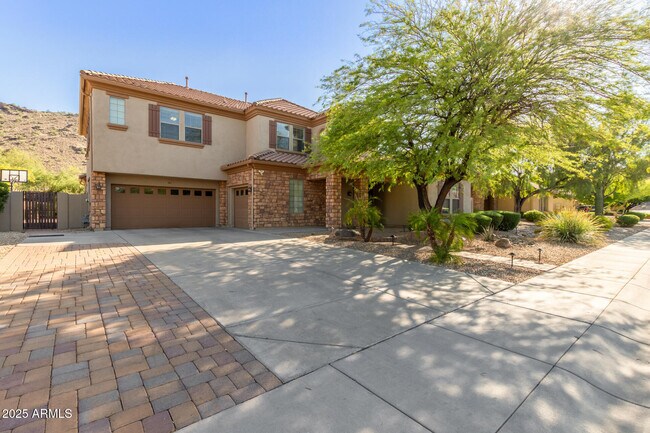 Building Photo - 5811 W Bonanza Ln