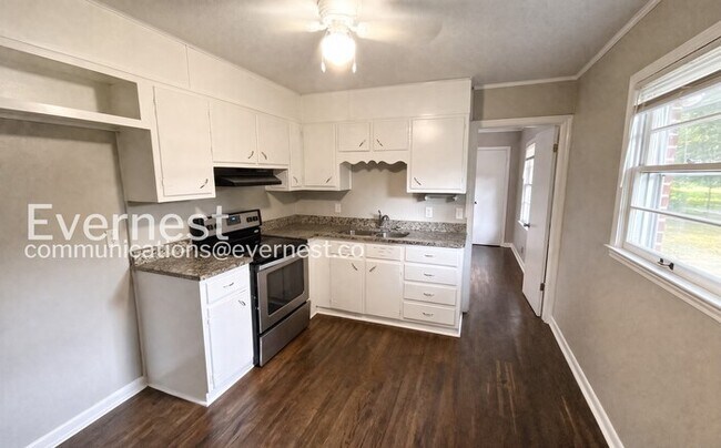 Building Photo - 3-Bed/1-Bath Cozy Living/Available Now!