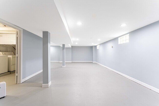 Building Photo - 4507 S Leamington Ave