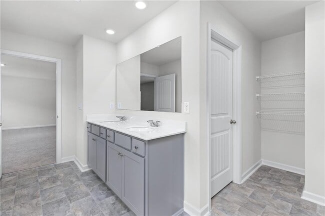 Building Photo - 5370 Swan Ln