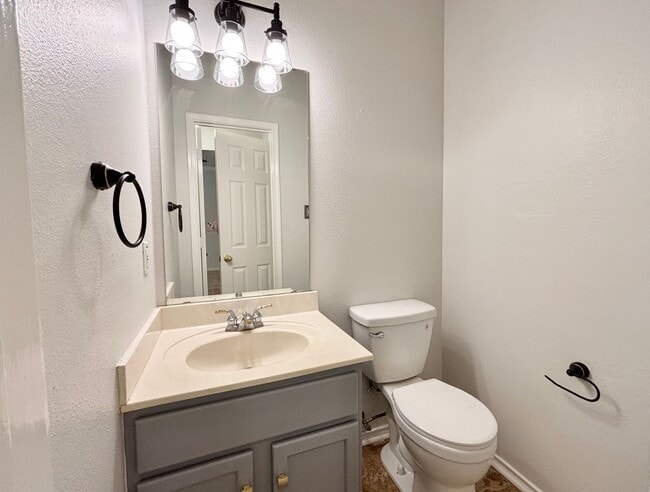 Building Photo - Beautiful 4 Bedroom Home in Gated Community!