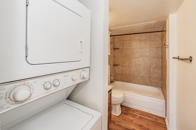 Laundry - 3113 Sondra Dr