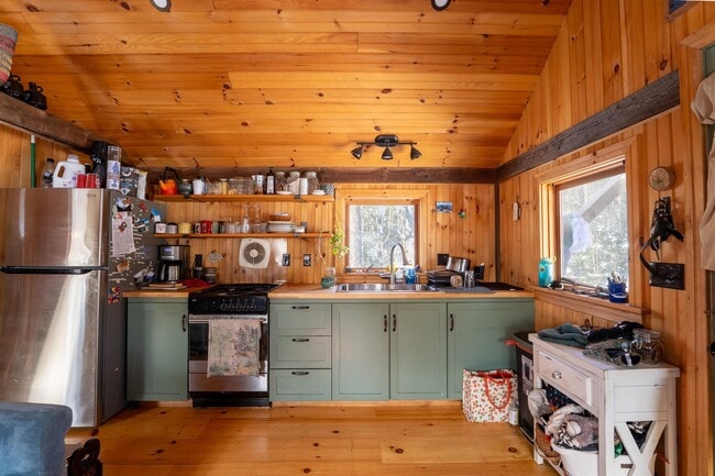 Building Photo - 398 Plains Rd