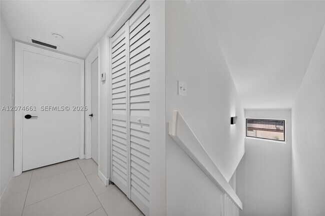 Building Photo - 15811 SW 91st Ct