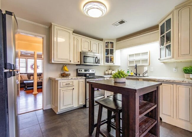 Building Photo - Gorgeous 4 Bedroom Home in Adamsville