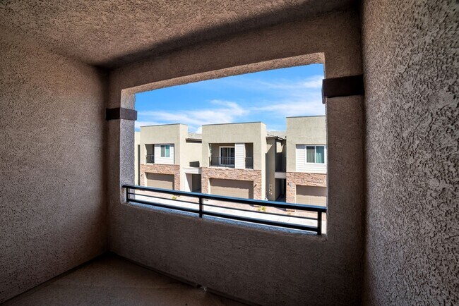 Building Photo - Stunning Home Located in the Desirable Bla...