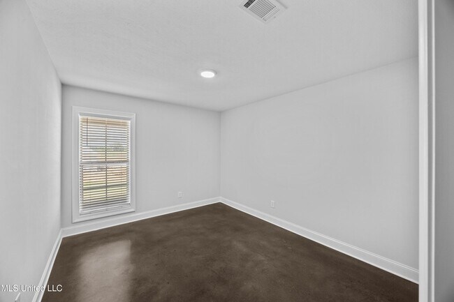 Building Photo - 230 Hemingway Cir