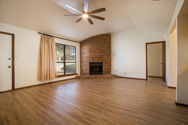 Building Photo - 7401 Scotts Pl NE