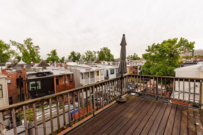 Building Photo - Large Sunny Dupont Two-Bed Condo Rental with Parking!