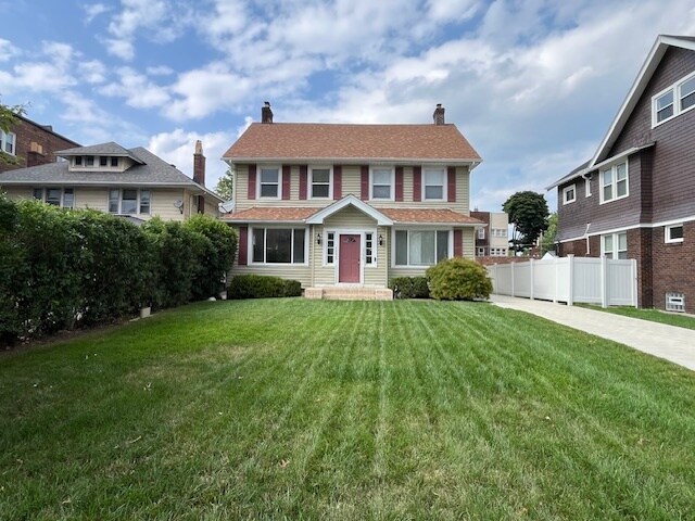 Front - 12222 Clifton Blvd
